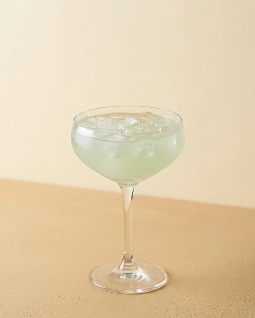 Daiquiri. Rhum Libertad, citron, sirop naturel et bitter mole.